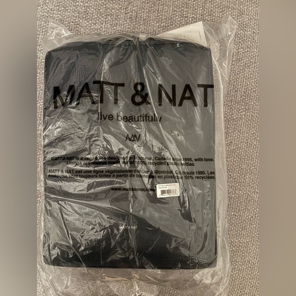 Matt & Nat Dwell Leather Backpack - Black - Brand New - Picture 3 of 12